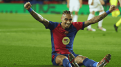 Raphinha merayakan gol