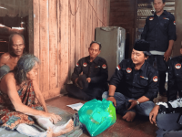 Bantuan sembako lansia Kapuas