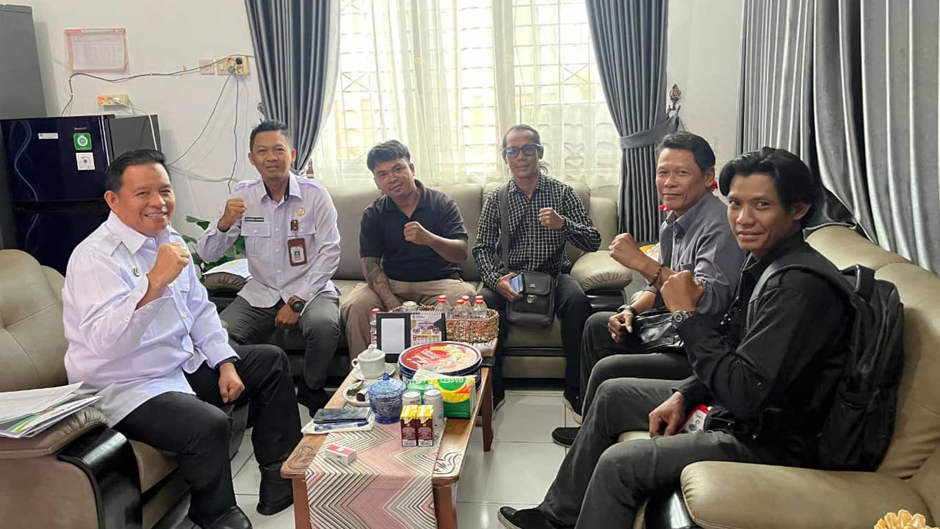 Suasana koordinasi Pemkab Seruyan bersama jajaran Forkopimda guna memitigasi keamanan pelaksanaan Pilkades 2026.