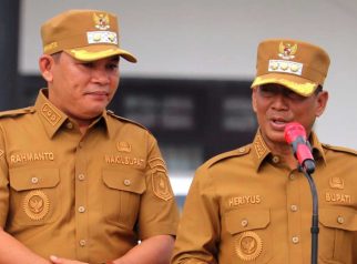 Bupati Murung Raya Heriyus M Yoseph didampingi Wakil Bupati Rahmanto Muhidin sedang memberikan arahan kepada jajaran di Murung Raya.