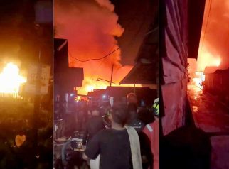 Foto kobaran api besar sedang melalap rumah warga di Panarung Bawah Jalan Dr Murjani.