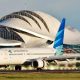 Foto pesawat Garuda Indonesia sedang lepas landas dari Bandara Tjilik Riwut Palangka Raya.
