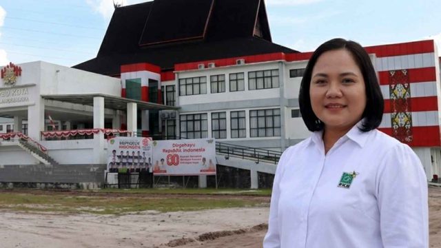 Foto Juru Bicara DPRD Kota Palangka Raya Sri Ani Rintuh sedang menyampaikan rekomendasi terkait realisasi anggaran di Palangka Raya.