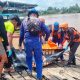 Foto tim SAR gabungan mengevakuasi jenazah korban tenggelam dari Sungai Katingan di Kabupaten Katingan.