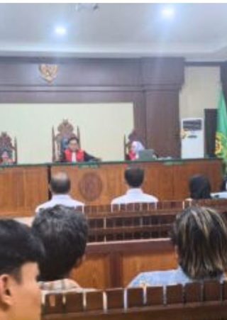 Foto terdakwa IR menyampaikan pledoi dalam sidang Tipikor KONI Barito Selatan di Palangka Raya.