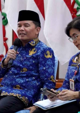 Foto Gubernur Kalimantan Tengah Agustiar Sabran berdialog dengan insan pers di Istana Isen Mulang Palangka Raya.
