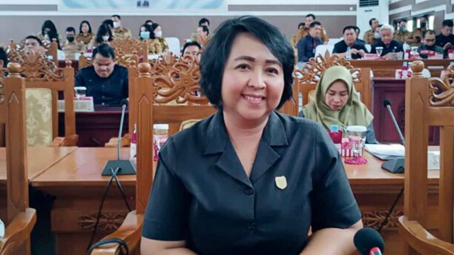 Foto Ketua Komisi III DPRD Gunung Mas Iceu menyampaikan ajakan melawan kekerasan terhadap perempuan di Gunung Mas.