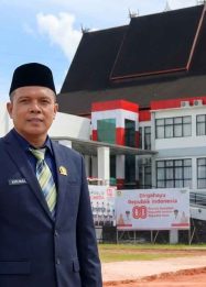 Foto anggota DPRD Kota Palangka Raya Khemal Nasery menyampaikan pernyataan terkait kebijakan WFA ASN di Palangka Raya.