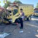 Foto dua truk mengalami kerusakan setelah kecelakaan lalu lintas di Jalan Trans Kalimantan Pulang Pisau.