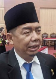 Foto anggota DPRD Kota Palangka Raya Arif M Norkim sedang memberikan keterangan terkait layanan SPPG di Palangka Raya.