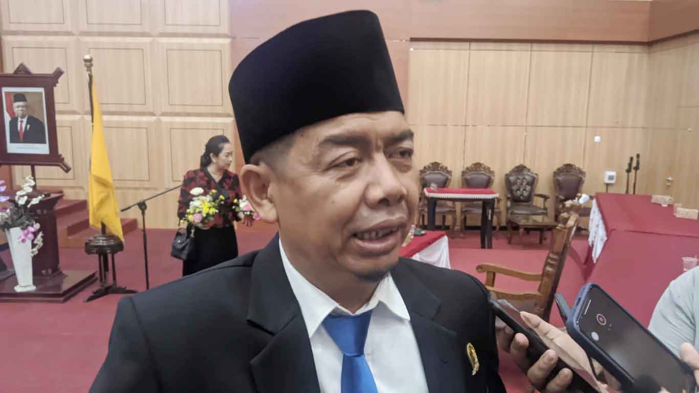 Foto anggota DPRD Kota Palangka Raya Arif M Norkim sedang memberikan keterangan terkait layanan SPPG di Palangka Raya.