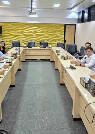 Foto pertemuan perwakilan organisasi mahasiswa sedang berdiskusi dengan manajemen Bank Kalteng di kantor pusat Jalan RTA Milono, Palangka Raya.