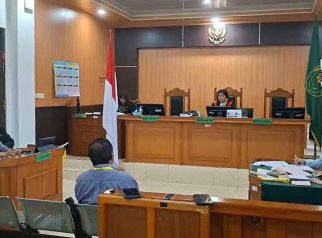Foto majelis hakim sedang memimpin sidang praperadilan sebelumnya di Pengadilan Negeri Palangka Raya.