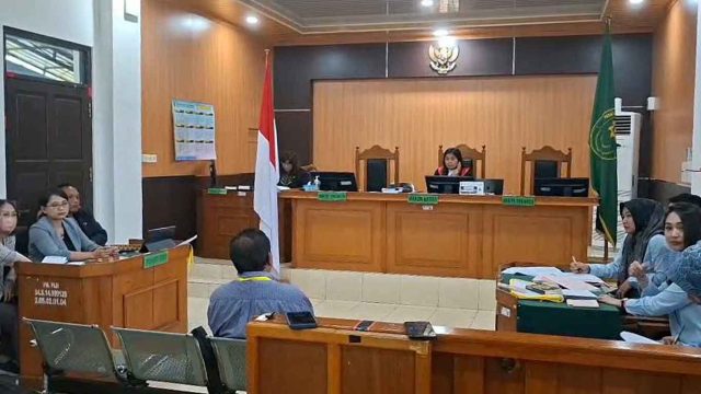 Foto majelis hakim sedang memimpin sidang praperadilan sebelumnya di Pengadilan Negeri Palangka Raya.