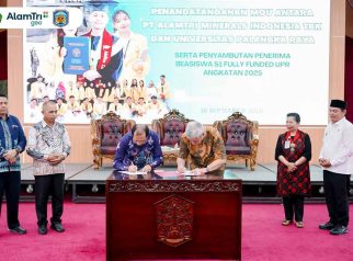 Penandatanganan nota kesepahaman program beasiswa antara PT Alamtri Minerals Indonesia Tbk dan Universitas Palangka Raya untuk mendukung pendidikan mahasiswa Kalimantan Tengah.