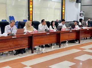 Foto rapat DPRD Kapuas membahas Raperda Kawasan Tanpa Rokok di Kuala Kapuas.
