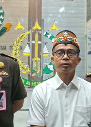 Foto Kejati Kalimantan Tengah sedang memberi keterangan kasus zirkon di Palangka Raya