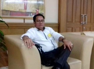 Foto Ketua Forum Kalimantan Membangun Supriyadi Natae saat memberikan keterangan terkait distribusi BBM di Palangka Raya.