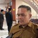 Foto Khemal Nasery menyampaikan dukungan terhadap pengrajin benang bintik di Palangka Raya.
