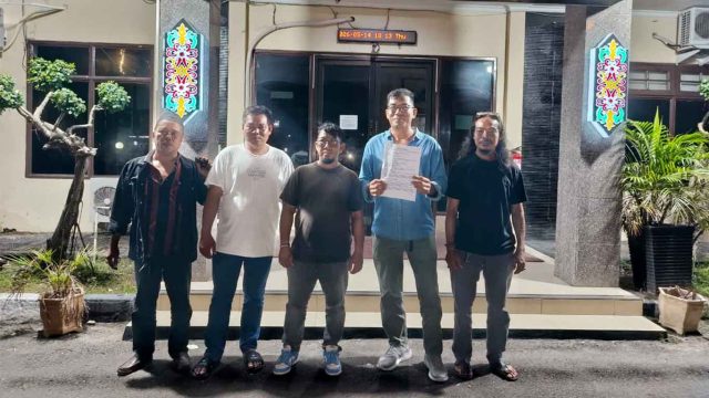 Foto LLF dan Dali berada di Mapolsek Pahandut usai proses mediasi di Palangka Raya.