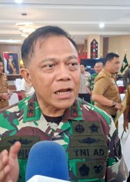 Foto Pangdam XXII/Tambun Bungai sedang memberi keterangan di Palangka Raya