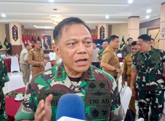 Foto Pangdam XXII/Tambun Bungai sedang memberi keterangan di Palangka Raya
