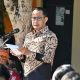 Foto Wali Kota Palangka Raya Fairid Naparin menyampaikan pidato pada upacara Hari Pendidikan Nasional di SMP Negeri 2 Palangka Raya.