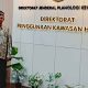 Foto Jhon Kenedy sedang berdiri di kantor Direktorat Penggunaan Kawasan Hutan.