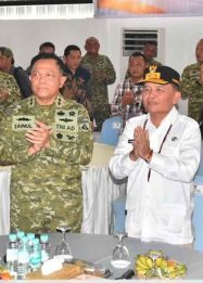 Foto Wali Kota Palangka Raya Fairid Naparin, Pangdam XXII/Tambun Bungai Zainul, Gubernur Kalteng Agustiar Sabran, dan Kapolda Kalteng Iwan Kurniawan menghadiri agenda KDKMP di Palangka Raya.
