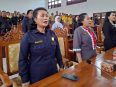 Foto Anggota DPRD Kabupaten Gunung Mas Rayaniatie Djangkan menghadiri rapat paripurna DPRD Kabupaten Gunung Mas.