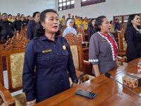 Foto Anggota DPRD Kabupaten Gunung Mas Rayaniatie Djangkan menghadiri rapat paripurna DPRD Kabupaten Gunung Mas.