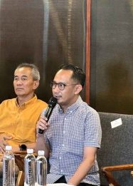 Foto Wali Kota Palangka Raya berdiskusi bersama media dan komunitas di Palangka Raya