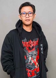Foto Dzahin Syauqi Muhammad sedang memberikan pandangan ekonomi di Palangka Raya
