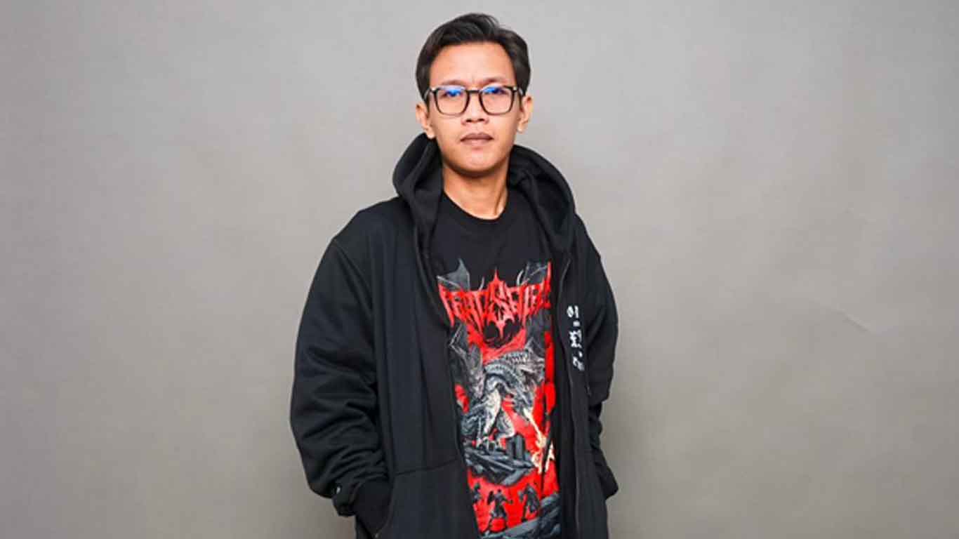 Foto Dzahin Syauqi Muhammad sedang memberikan pandangan ekonomi di Palangka Raya