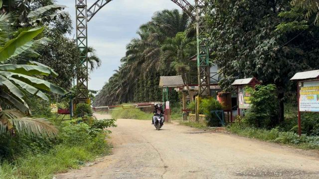 Foto gerbang masuk PT Bangun Jaya Alam Permai (BJAP) yang disita Satgas PKH di Kecamatan Seruyan Tengah, Kabupaten Seruyan.