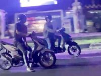 Foto suasana Jalan Willem A.S di Palangka Raya saat malam hari.