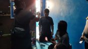 Foto petugas kepolisian melakukan pemeriksaan di lokasi kamar kos di Palangka Raya