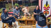 Foto Ketua PHW AMAN Kalimantan Tengah sedang memberikan keterangan mengenai hutan adat di Kalimantan Tengah.