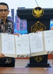 Foto penandatanganan kerja sama antara Pemerintah Kota Palangka Raya dan mitra strategis di Palangka Raya
