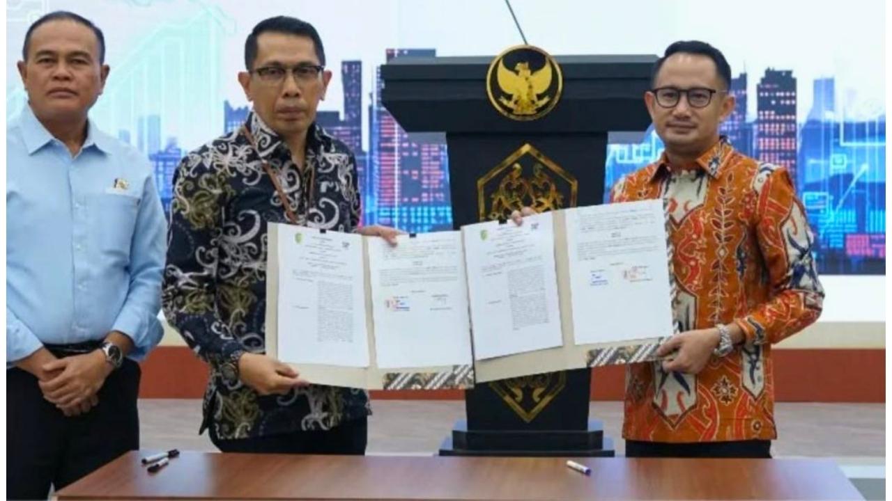 Foto penandatanganan kerja sama antara Pemerintah Kota Palangka Raya dan mitra strategis di Palangka Raya