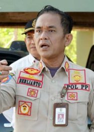 Foto Kasatpol PP Kota Palangka Raya, Berlianto, saat memberikan keterangan terkait dukungan personel untuk Posko Terpadu GDAN di Puntun.