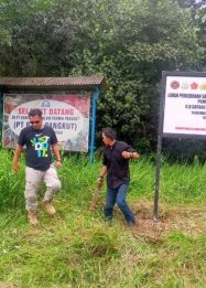 Foto plang penyitaan Satgas PKH terpasang di areal perkebunan sawit PT BJAP di Kecamatan Seruyan Tengah