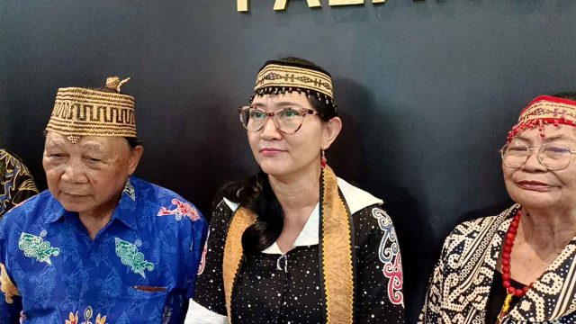 Foto Dr. Tari Budayanti Usop memberikan pernyataan di Palangka Raya