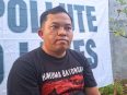 Foto Direktur WALHI Kalimantan Tengah sedang memberikan keterangan terkait lahan eks BJAP di Seruyan