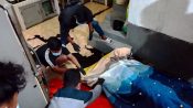 Foto petugas sedang melakukan olah tempat kejadian perkara di Jalan Pramuka IV, Palangka Raya.