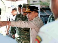 Gubernur Kalimantan Tengah Agustiar Sabran saat meninjau Posko Penanganan Karhutla di Kabupaten Pulang Pisau.