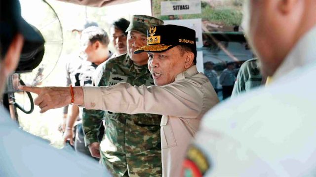 Gubernur Kalimantan Tengah Agustiar Sabran saat meninjau Posko Penanganan Karhutla di Kabupaten Pulang Pisau.