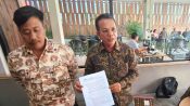 Parlin Bayu Hutabarat memberikan keterangan kepada awak media terkait polemik Pilrek UPR.