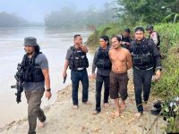 Petugas kepolisian di lokasi penyelidikan kasus penyerangan Katingan