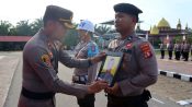 Suasana upacara PTDH personel Polri di halaman Mapolres Katingan yang dipimpin oleh Wakapolres Katingan.